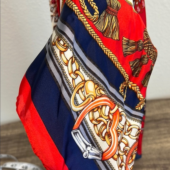 Sunday State | Baroque Style w/ Bold Color Palette - Picture 4 of 6